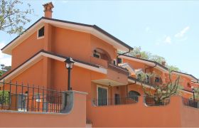 Trifamiliare Poggio Grottaferrata b1